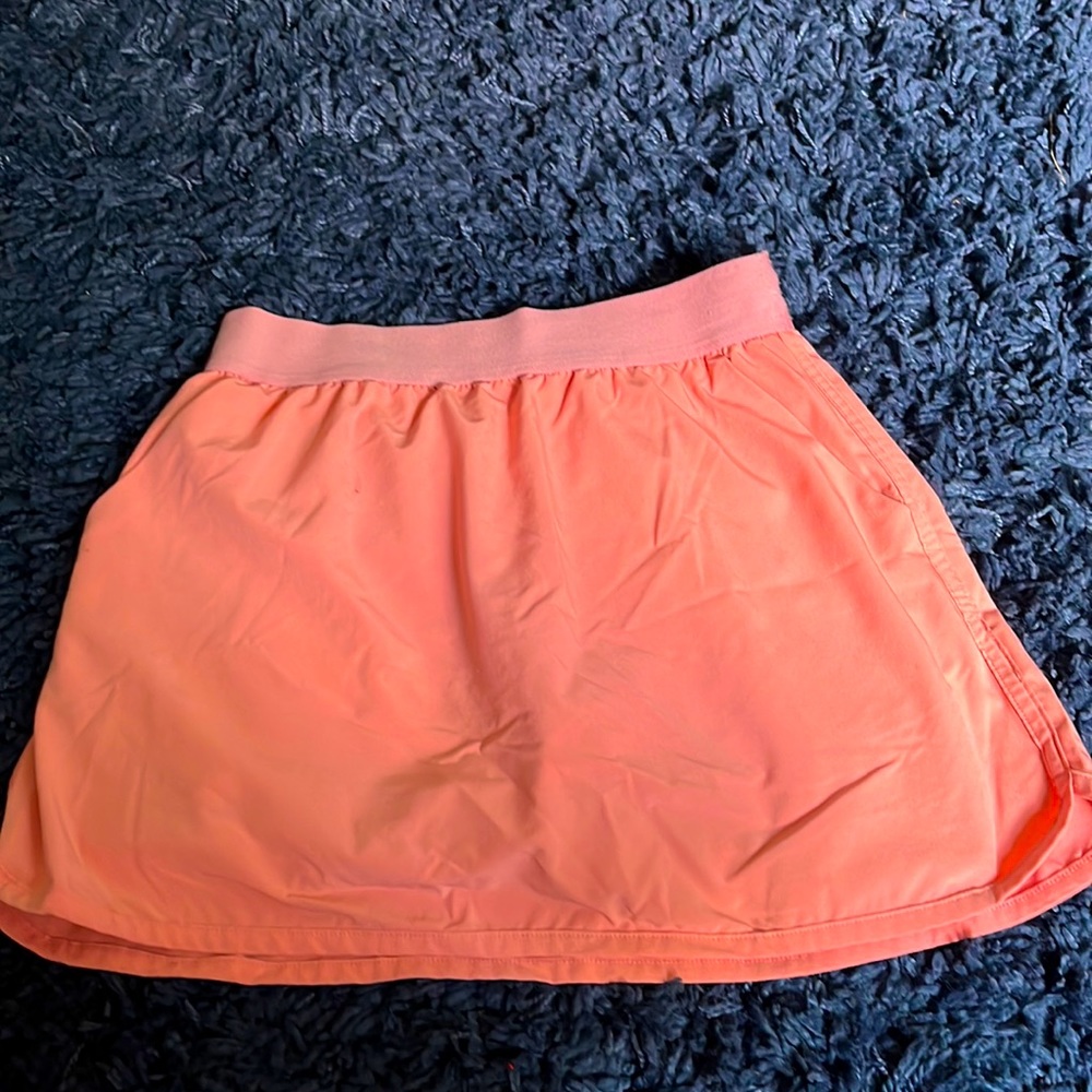 I am selling this tennis skirt